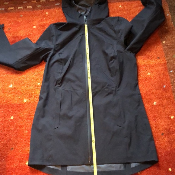 Waterproof jacket with taped seems, hood, vents in back, NWOT size M - Picture 6 of 9